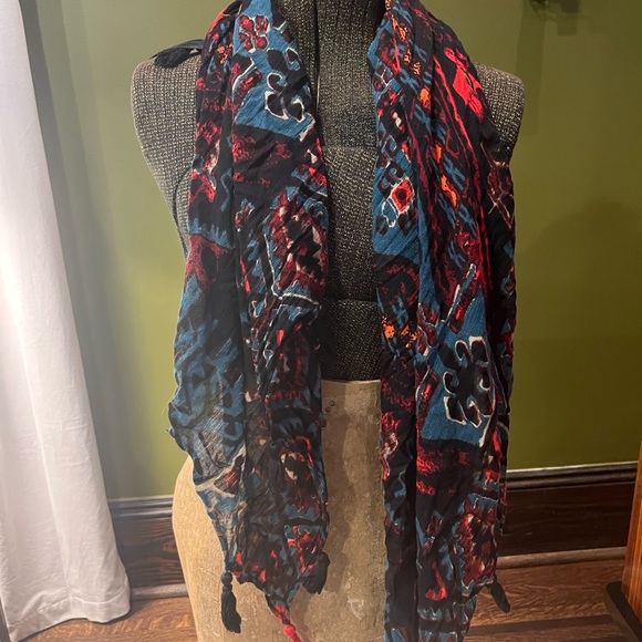 Multicolor Patterned Scarf - Picture 3 of 4